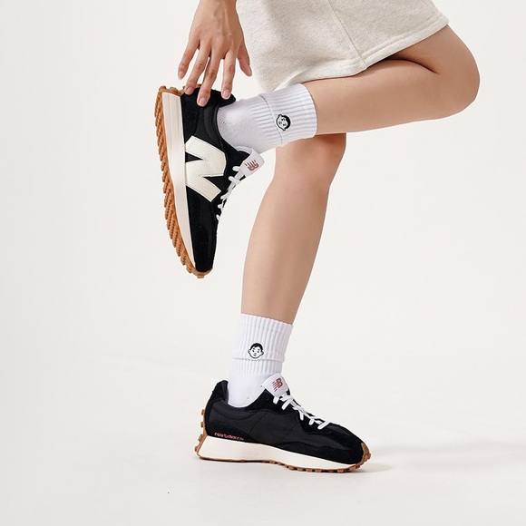 New Balance 327
Women's Black/White （WS327BL） - Picture 2 of 8